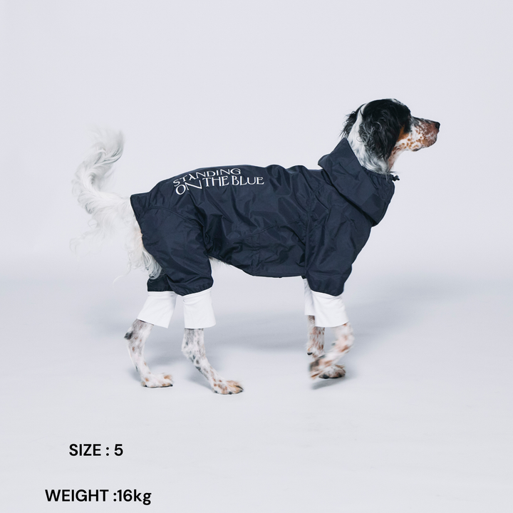 STANDING ON THE BLUE レインコート(中型犬) 犬用 レインスーツ 防水 防風 透湿 | 雨の日 お散歩 大型犬対応